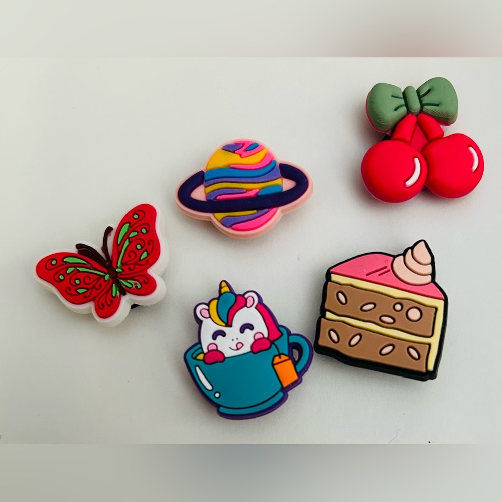 Brand New 5 Pack Girlie Shoe Charms